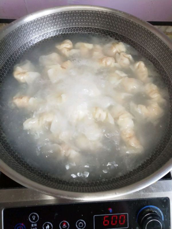 牛骨浓汤&鲜肉云吞