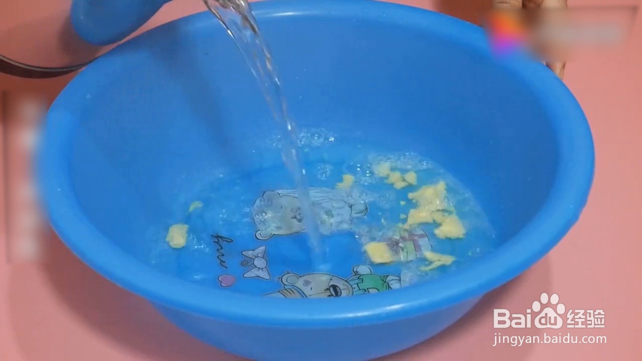 白色衣服染色了怎么洗才能变白