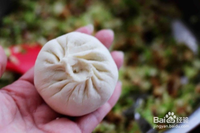 如何做出香味十足的猪肉白菜豆干馅饼