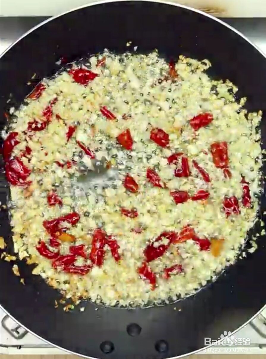 香辣开胃的蒜蓉蒸茄条