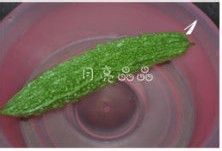 简单几招巧去苦瓜苦味－－苦瓜炒肉片