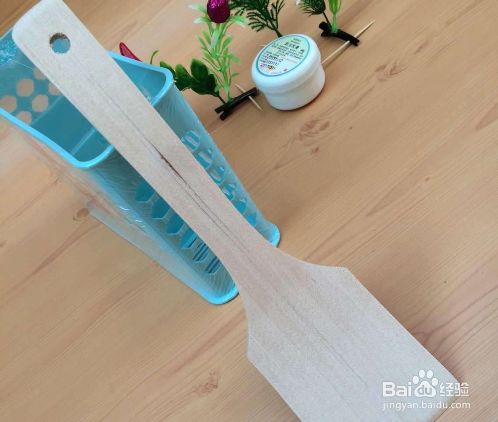 如何清理装修后滴落地面乳胶漆？
