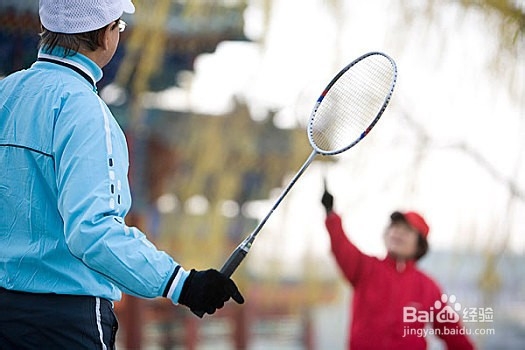 打羽毛球的技巧之发力技巧