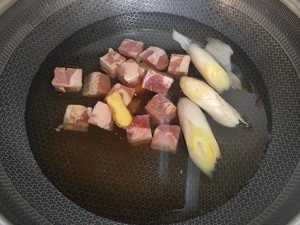 萝卜炖牛腩的做法