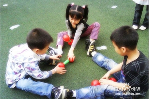 留守儿童的父母怎样关心孩子？