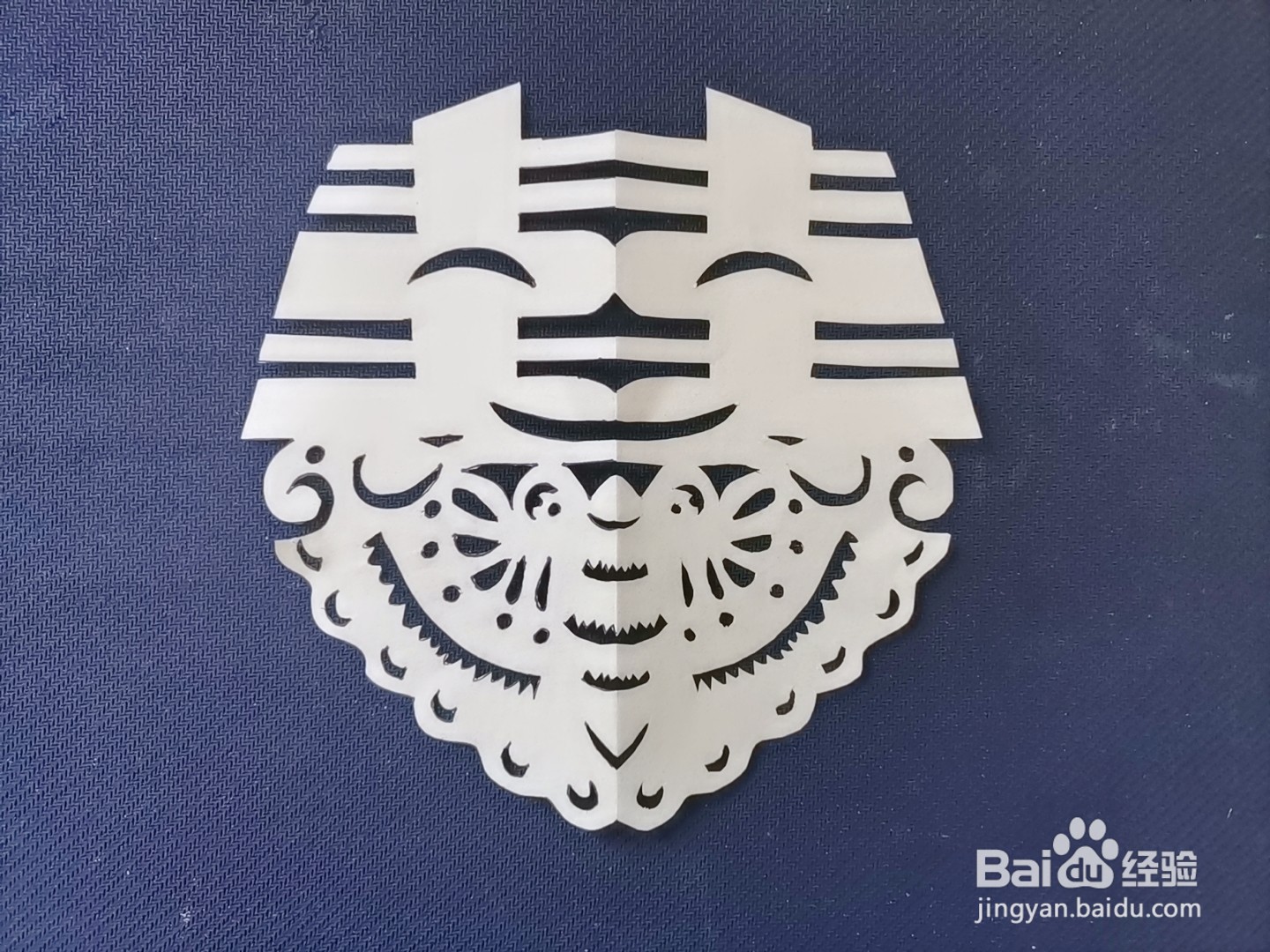 如何用彩色纸剪出双喜蝴蝶