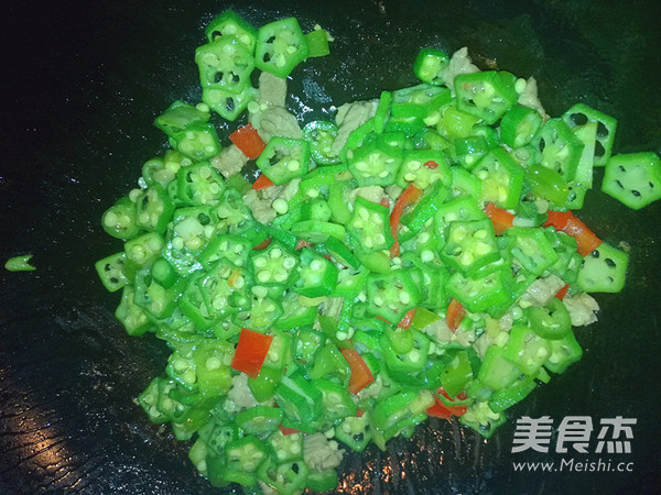 秋葵炒肉的做法