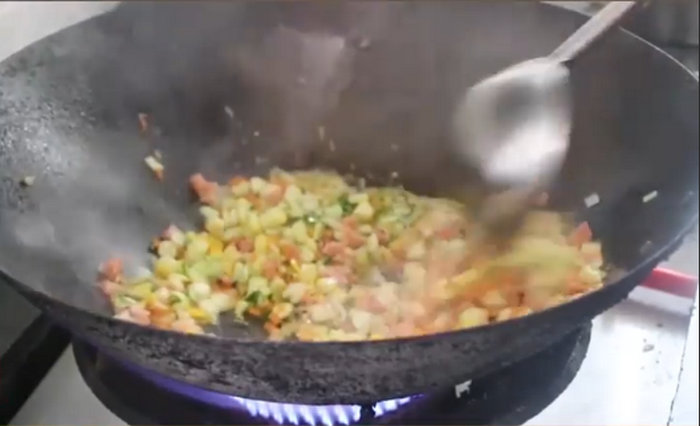 如何做蛋炒饭,掌握好这一点,米饭越吃越香