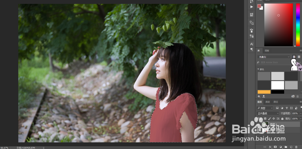 使用ps如何给人物更换衣服