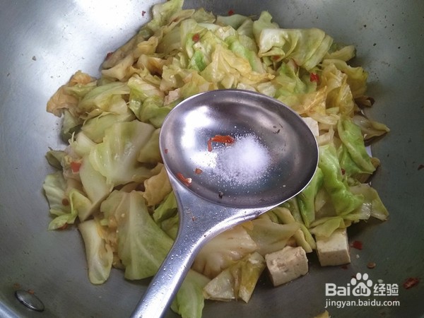 圆白菜辣豆腐的做法