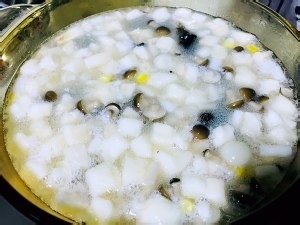 教你怎么做猴头菇白玉菇蟹味菇蛋汤