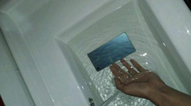 iphone7掉水里了怎么办,开不了机
