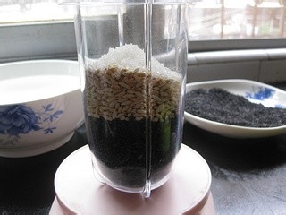 秋季美容食谱——自制黑芝麻糊