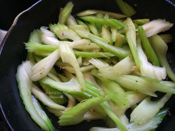 芹菜肉末炒香干