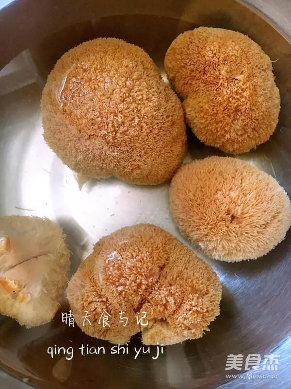冬季进补来一碗猴头菇煲鸡汤!