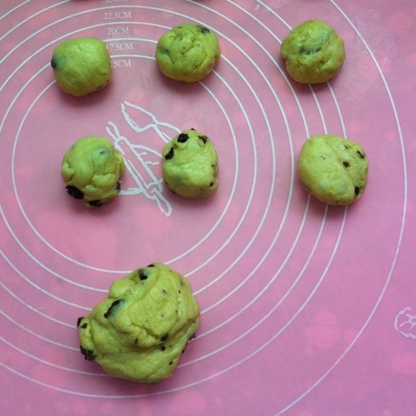 葡萄干花环面包