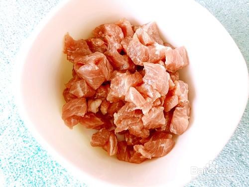 豌豆炒肉丁的做法