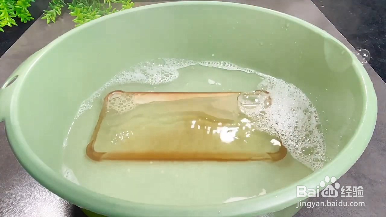 白色手机壳发黄了怎么清洗干净
