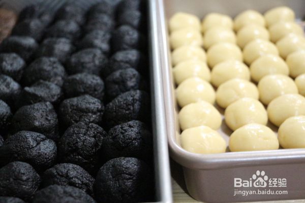 广式黑芝麻莲蓉月饼