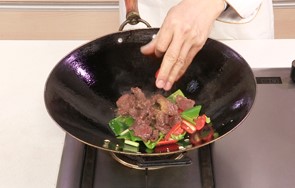 美味的青红椒孜然爆炒牛肉