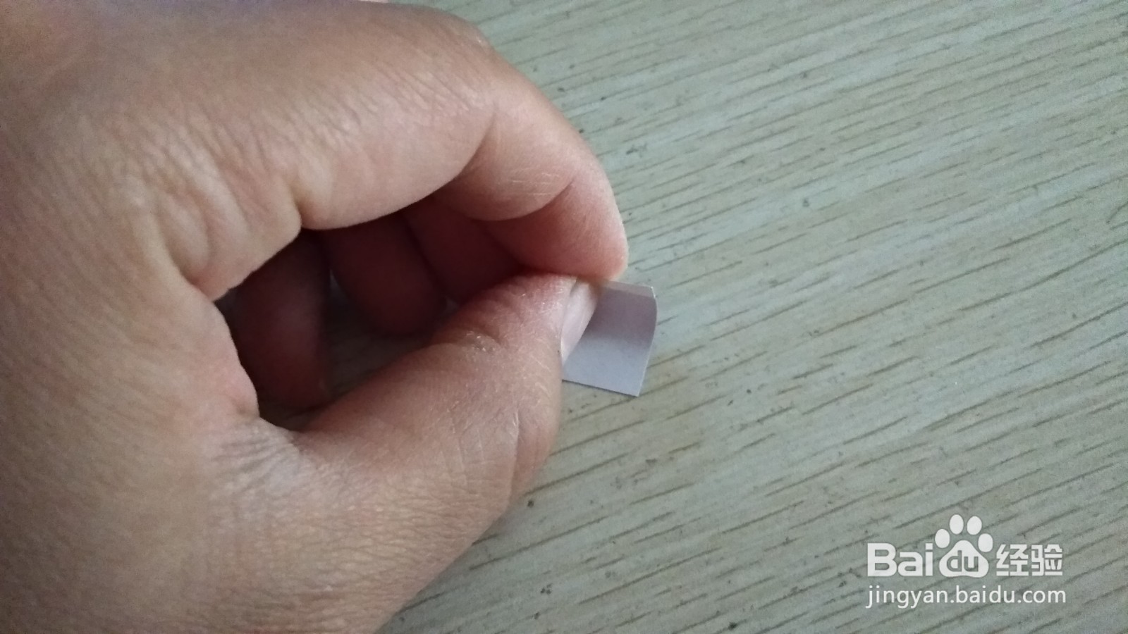 如何用一个长方形纸条做简易的中性笔的支架