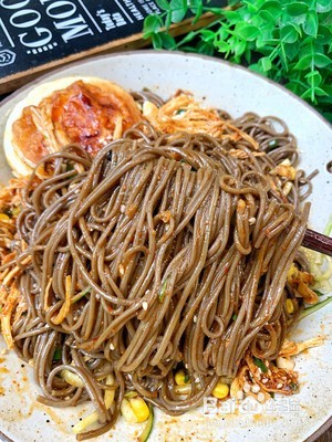 黑椒鸡丝荞麦面做法