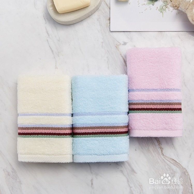 如何清洗衣服上的浮尘