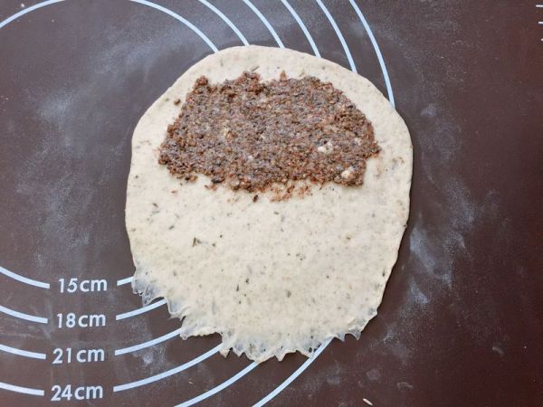 芝芝辣肉松面包