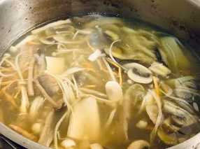 如何做出鲜到起飞的菌菇汤？
