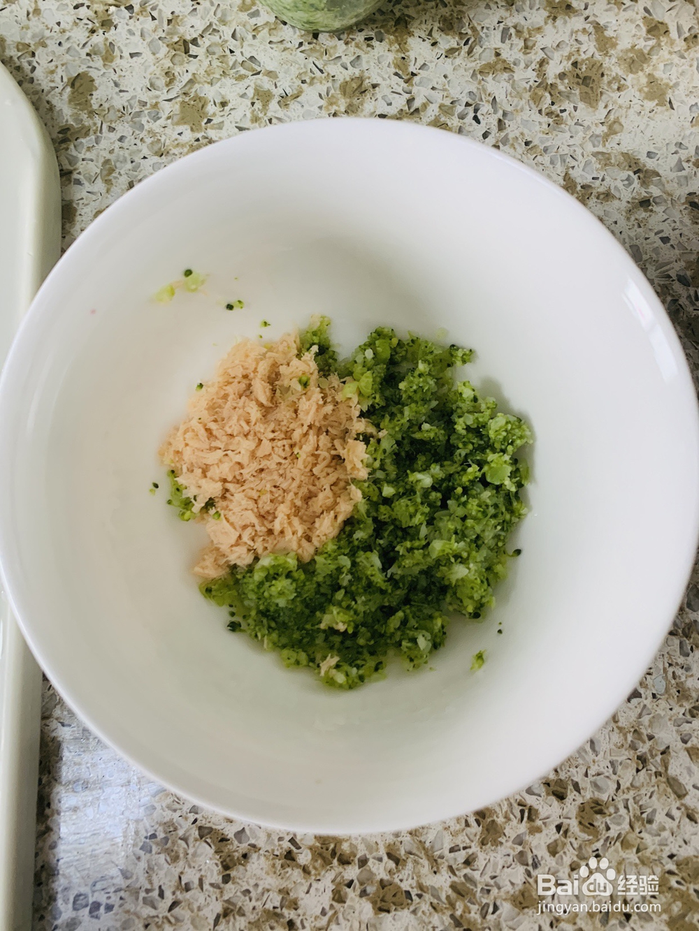 怎么做宝宝辅食之三文鱼西蓝花烂面条
