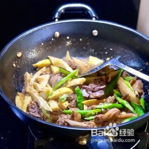 健康养生佳品家常笋子烧鸭的做法