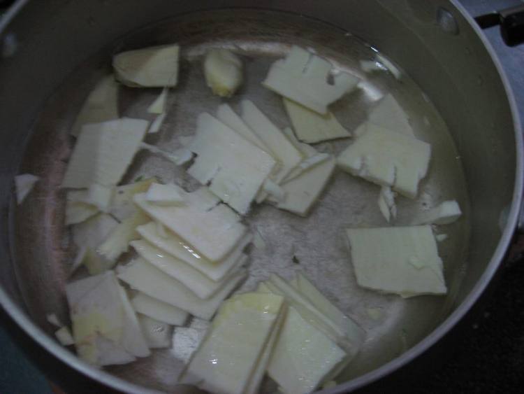 油腻腻的东西吃多了，来尝尝清淡的青菜冬笋汤！