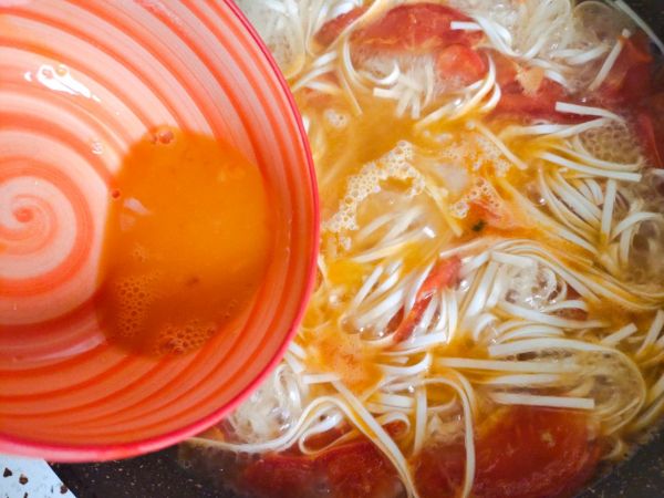 西红柿鸡蛋热汤面