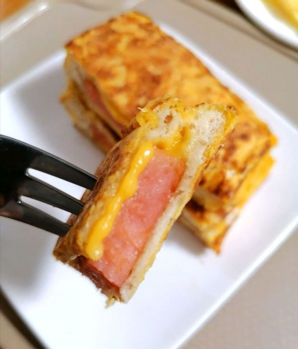 吐司夹火腿芝士
