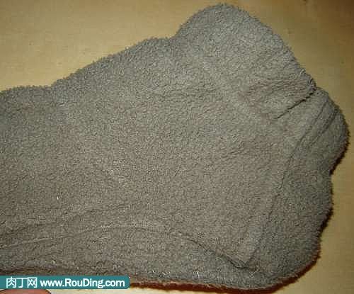 怎样用旧衣服改造DIY小熊袜子拖鞋？