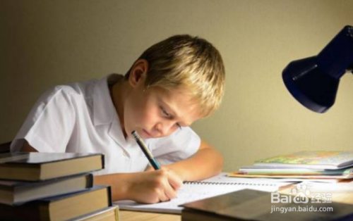 怎样让六岁多的孩子做作业更专心？