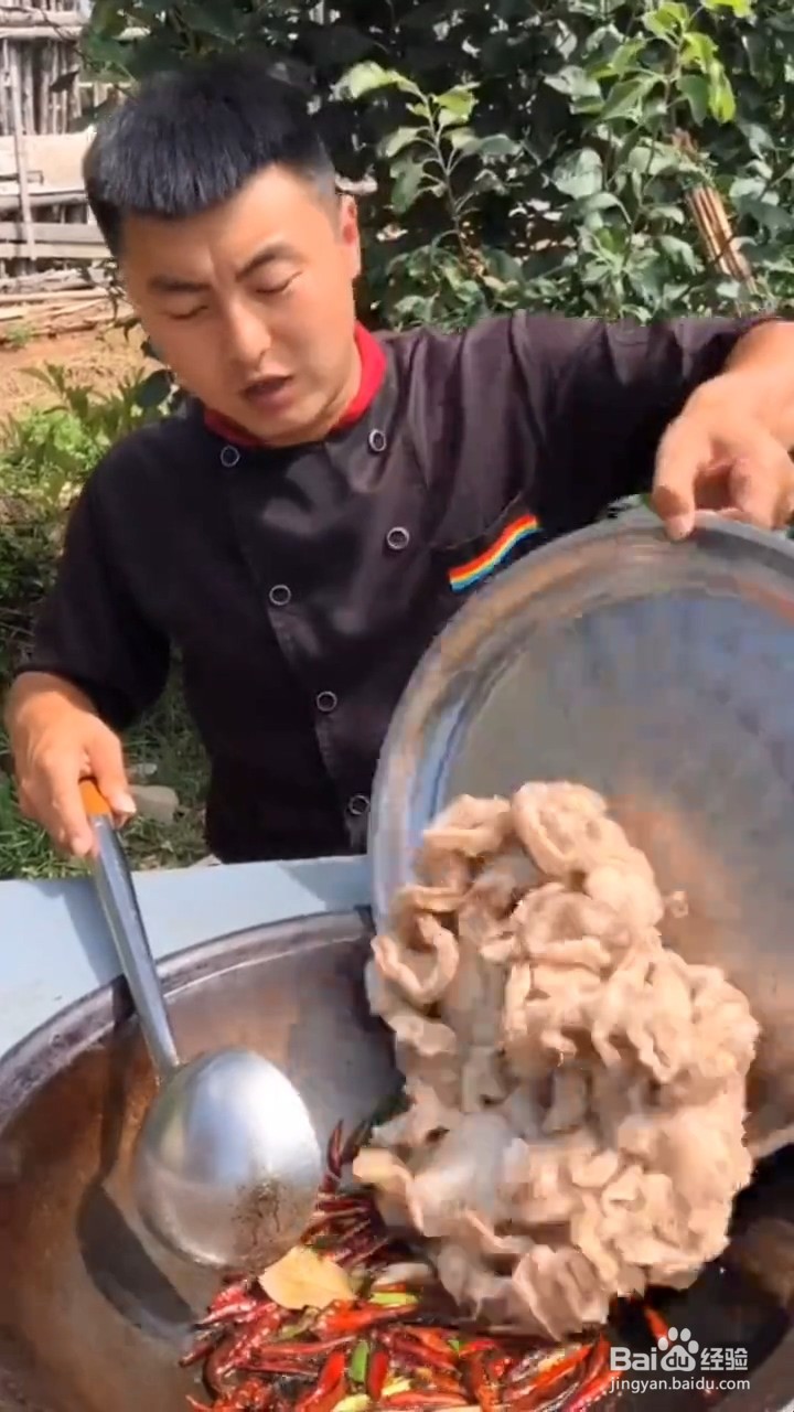 超级好吃的红烧鸡冠油要怎样做