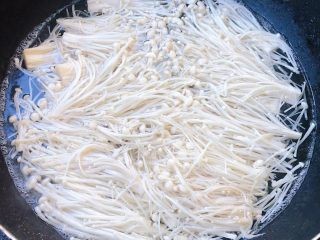 黄瓜凉拌金针菇