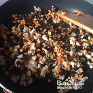 胡萝卜木耳香菇馅做法