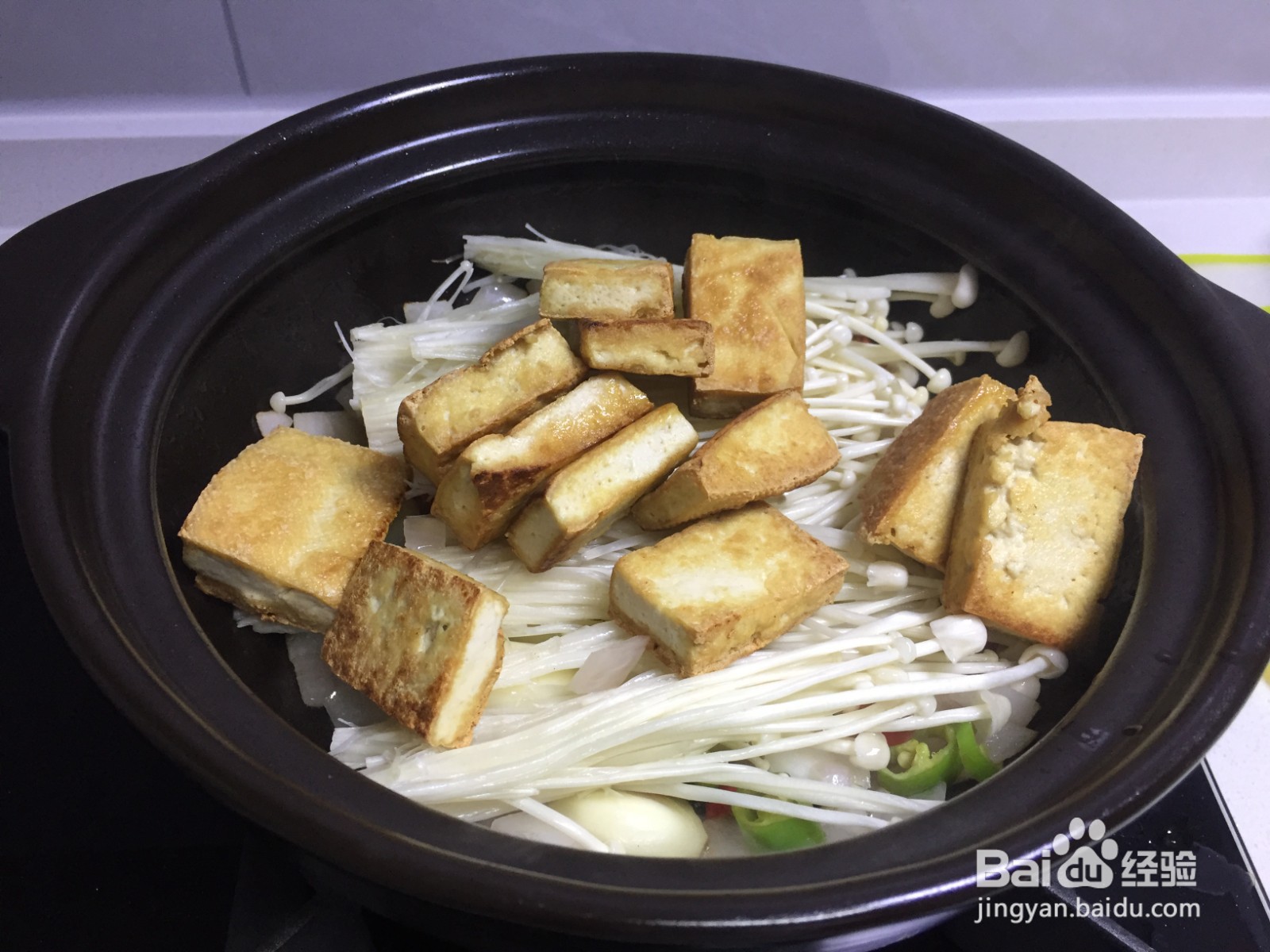 金针菇鲈鱼豆腐煲