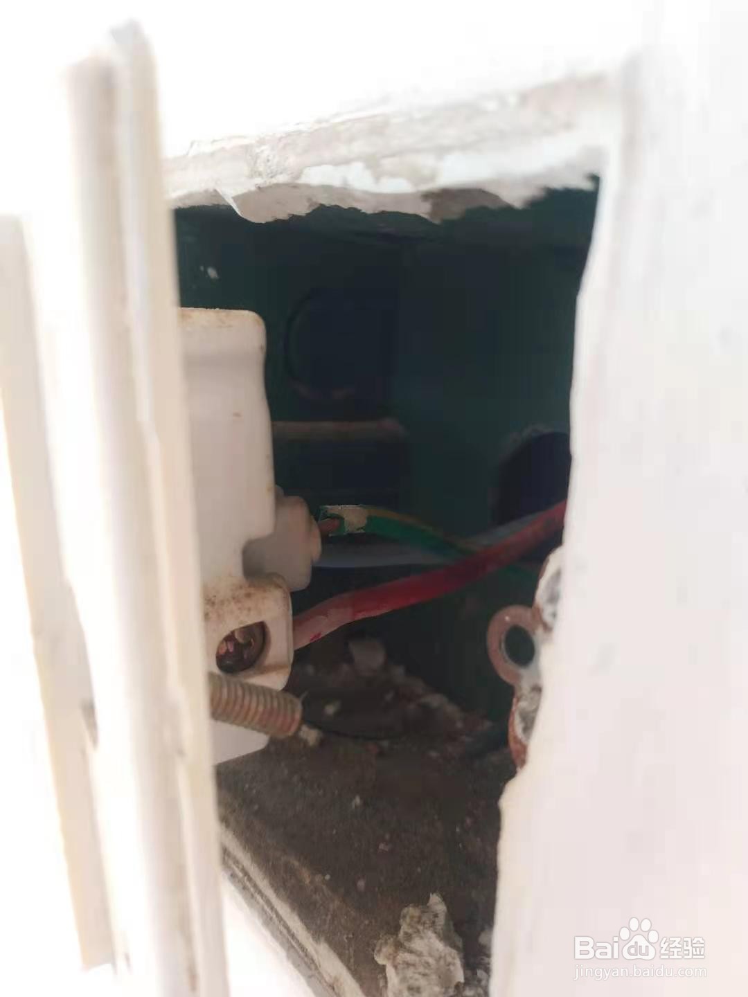 如何给插座增加防水防溅盒