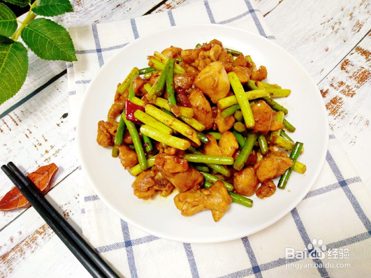 蒜薹炒鸡肉的做法