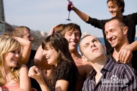 怎样在聚会的时候避免尴尬