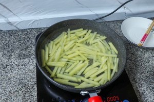 自己在家做外酥里嫩的薯条