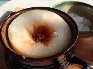 川贝炖雪梨要放水吗