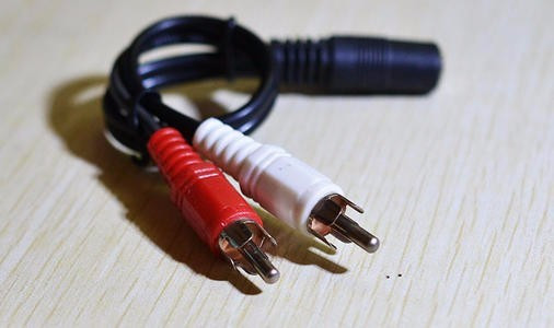 3.5转红白双莲花头，哪个是左声道，那个是右声道