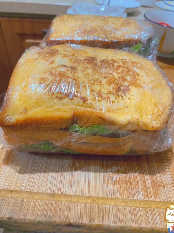 嫩牛肉火腿三明治