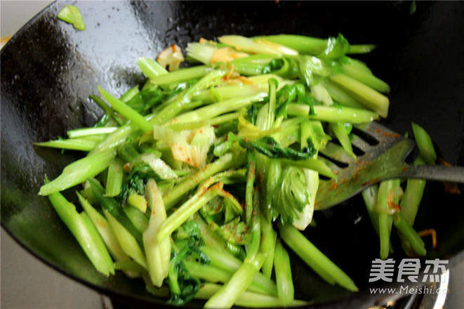 芹菜炒香干的做法