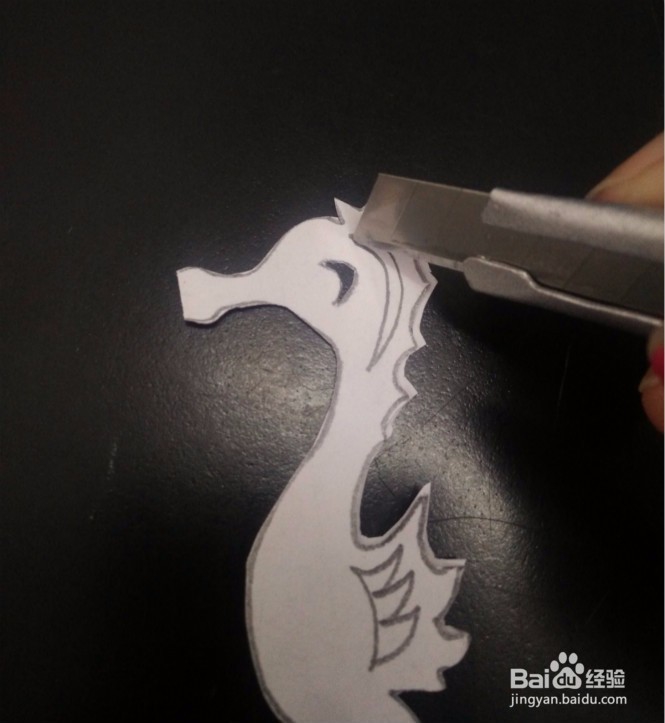 怎样教孩子剪出一对海马