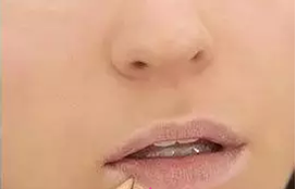 口红怎么涂才能保持久一点